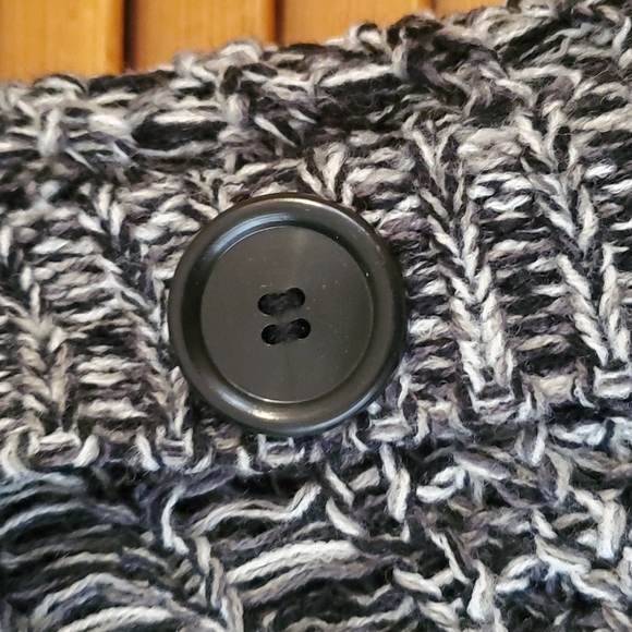 Women's Poncho/Shawl - Picture 4 of 4